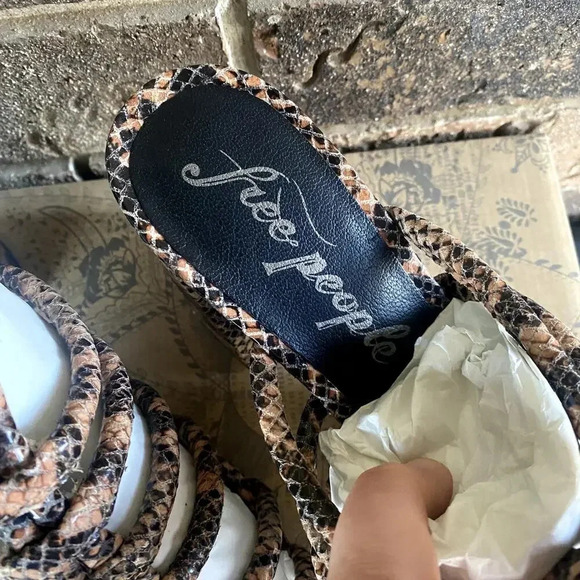 NEW IN BOX Free People Colette Block Heel Sandal Snake Pattern Size 39 / 9 - Picture 6 of 8